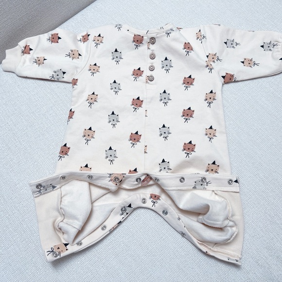 Quincy Mae Relaxed Fleece Jumpsuit – “Cats” Print – Size 3-6M – NWOT - Picture 5 of 10